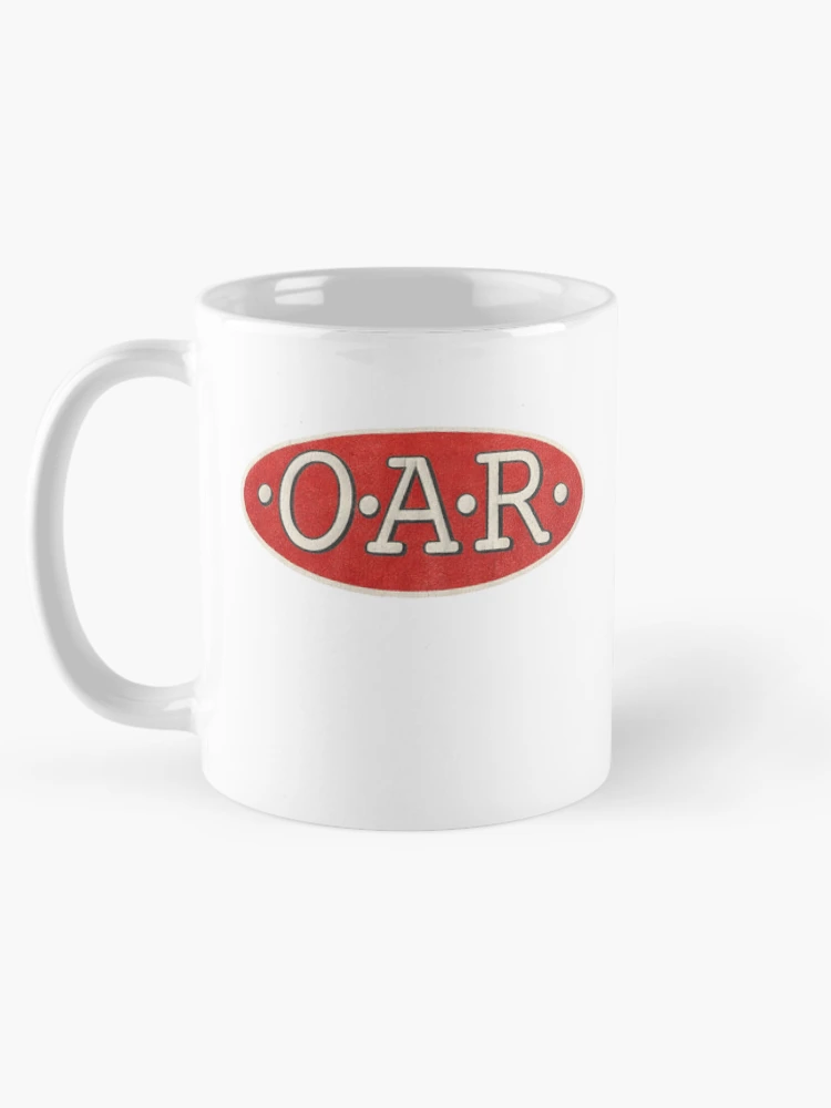 Aperçu 5 sur 6. Mug à café avec l'œuvre Route des Rocheuses Rouges créée et vendue par Doris Abney.
