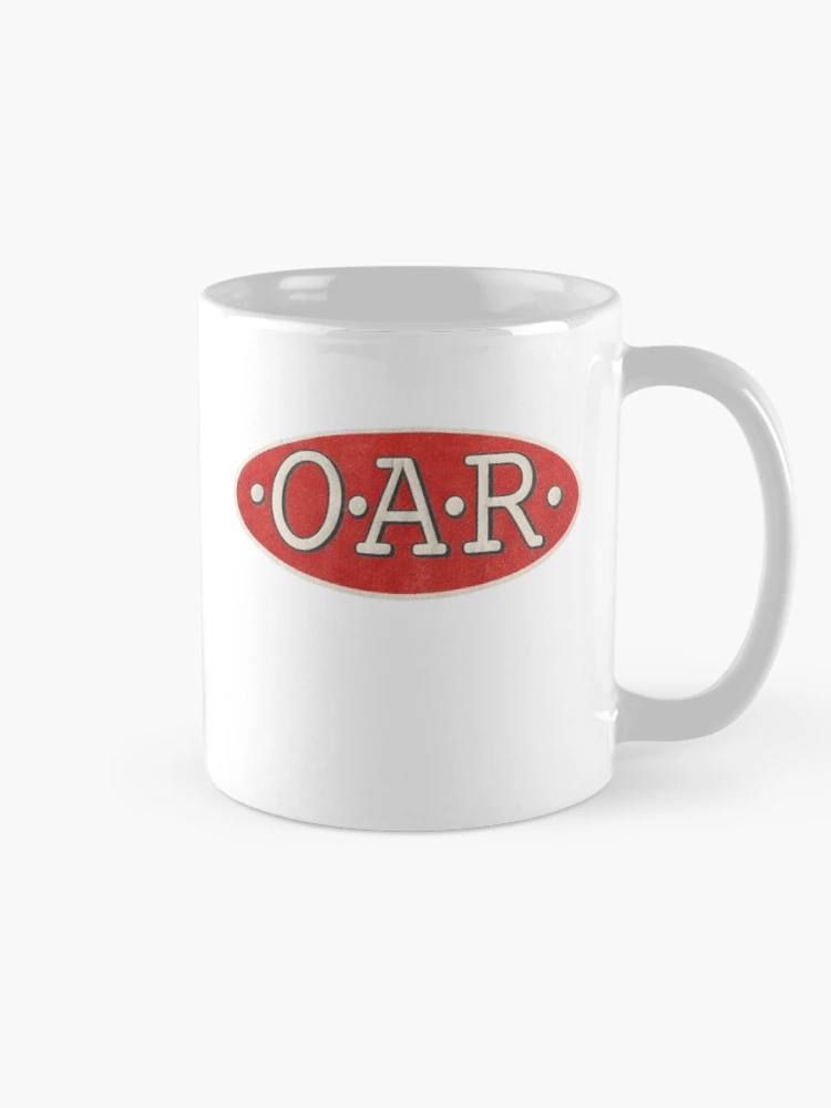 Aperçu 3 sur 6. Mug à café avec l'œuvre Route des Rocheuses Rouges créée et vendue par Doris Abney.