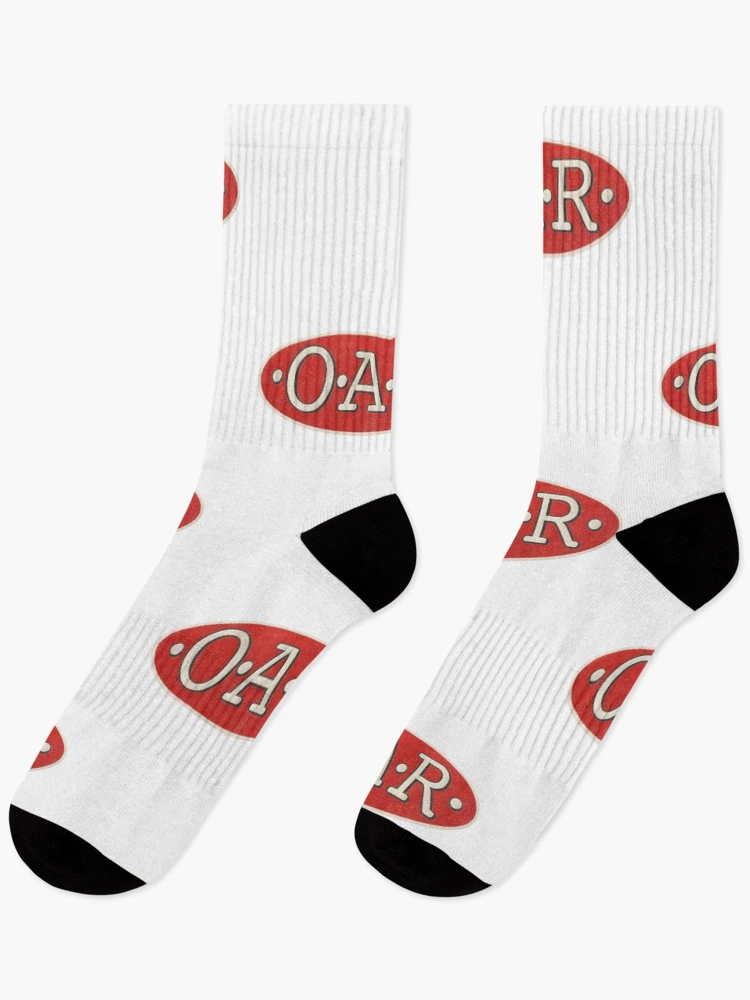 Aperçu 1 sur 5. Chaussettes avec l'œuvre Route des Rocheuses Rouges créée et vendue par Doris Abney.