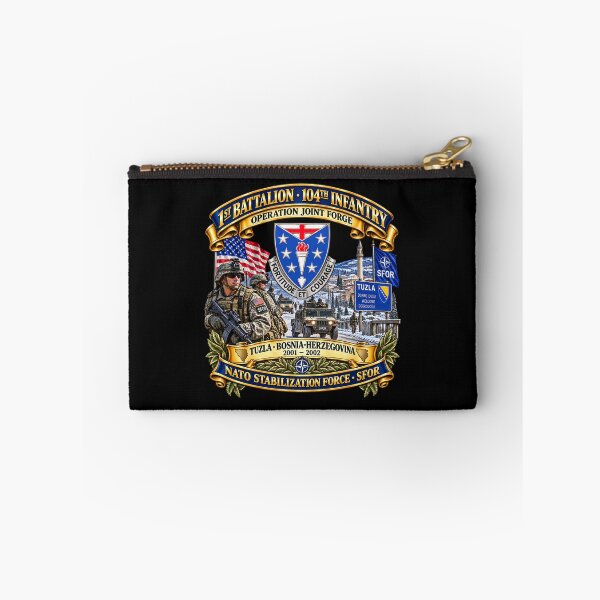 Artikelvorschau, Heer – 1. Bataillon, 104. Infanterieregiment – Operation Joint Forge – Tuzla, Bosnien und Herzegowina – 2001–2002 – NATO SFOR – 3D – Erweiterte Darstellung entworfen und verkauft von Military Insignia Products.