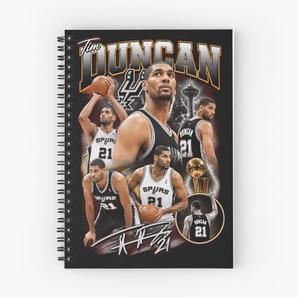 Aperçu de l'œuvre T-shirt Tim Duncan Spurs, légende du championnat NBA - 72 créée et vendue par MarilynTracey.