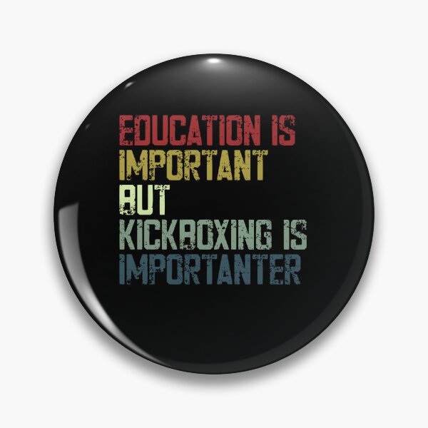 Aperçu de l'œuvre L'éducation est importante, mais le kickboxing l'est encore plus. Kickboxeur, combattant, arts martiaux. créée et vendue par SkeletonsDanger.