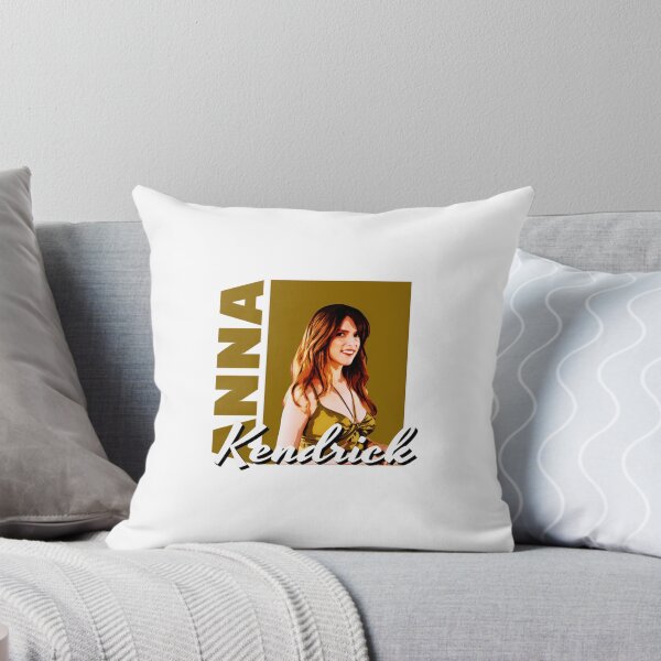 Artikelvorschau, Anna Kendrick Retro Gold Schwarz Porträt Grafik entworfen und verkauft von UllricKramer.