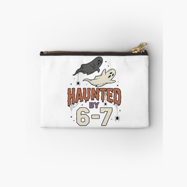 Aperçu de l'œuvre Hanté par 6 7 Mème d'Halloween effrayant créée et vendue par ArtDesignTp.