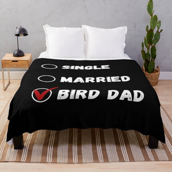 Aperçu de l'œuvre T-shirt « Papa oiseau célibataire/marié » pour amoureux des oiseaux créée et vendue par Sleepy Cat Design.