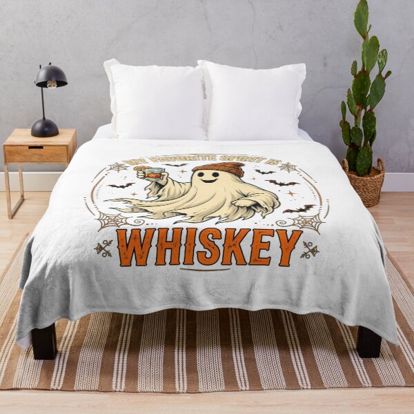 Artikelvorschau, Ghost Whiskey Halloween „Mein Lieblingsgeist“-T-Shirt entworfen und verkauft von Maladies.