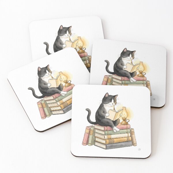 Aperçu de l'œuvre Chat Tuxedo lisant des livres à la lueur d'une lampe créée et vendue par alvixVerse Merch.