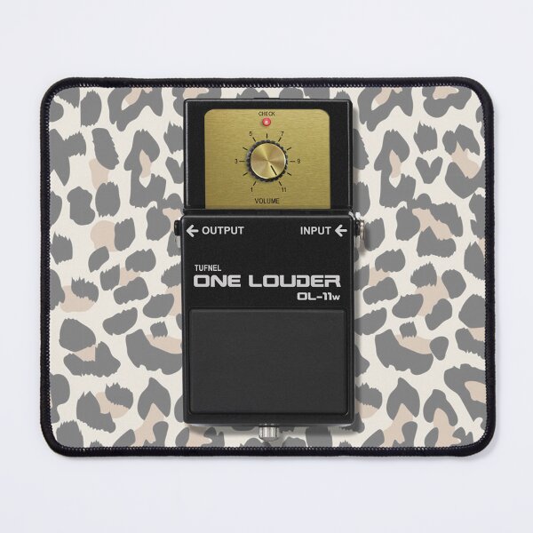Artikelvorschau, Gitarrenpedal – One Louder Goes to Eleven (Parodie) entworfen und verkauft von ubiquitoid.