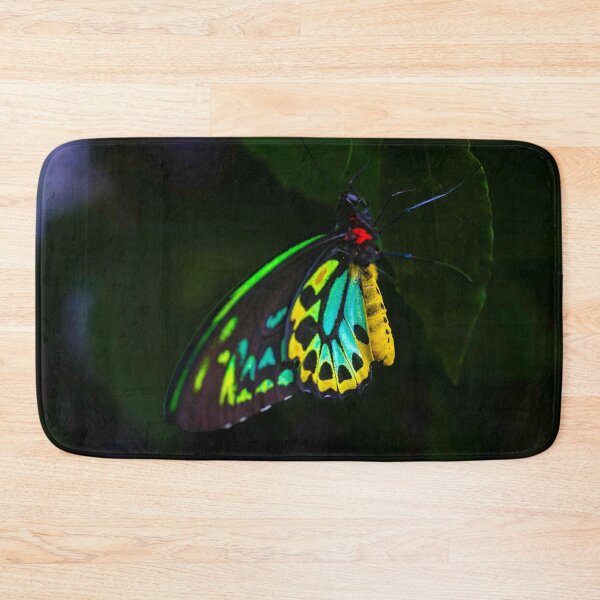 Artikelvorschau, Smaragd- und Goldschmetterling entworfen und verkauft von Twisted Light Images.