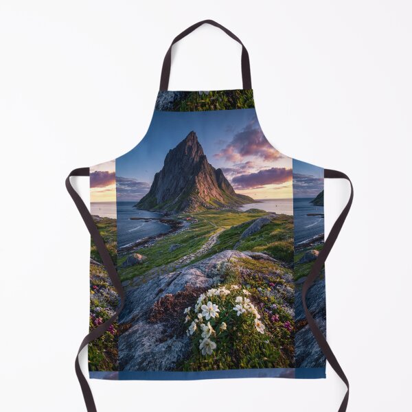 Aperçu de l'œuvre Majestic Mountain Landscape créée et vendue par jodotodesign.