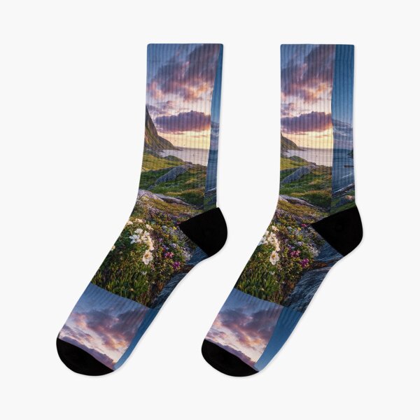 Artikelvorschau, Majestic Mountain Landscape entworfen und verkauft von jodotodesign.
