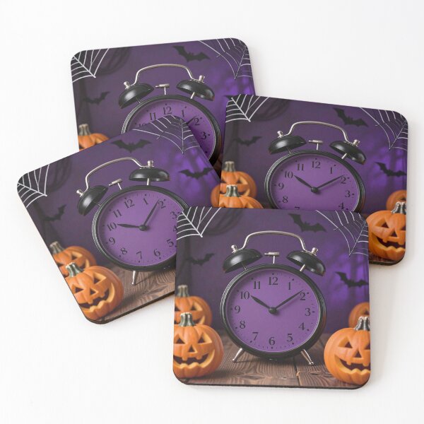 Aperçu de l'œuvre Réveil d'Halloween avec cadran violet et citrouilles sculptées créée et vendue par MFMart.
