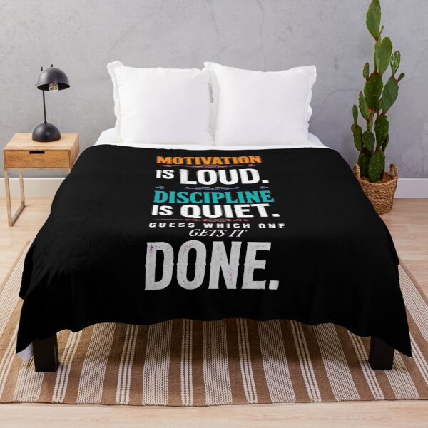 Aperçu de l'œuvre T-shirt « La motivation est bruyante, la discipline est silencieuse » - Devinez laquelle est la plus efficace créée et vendue par Vibe-Vary.