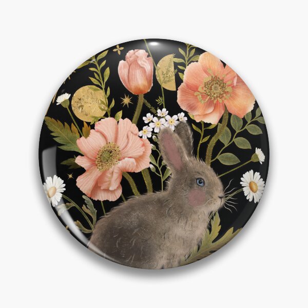 Artikelvorschau, Flauschiges Kaninchen sitzt zwischen Mohnblumen, Gänseblümchen und Monden. entworfen und verkauft von Grin Katalina Floral Patterns & Cozy Art.