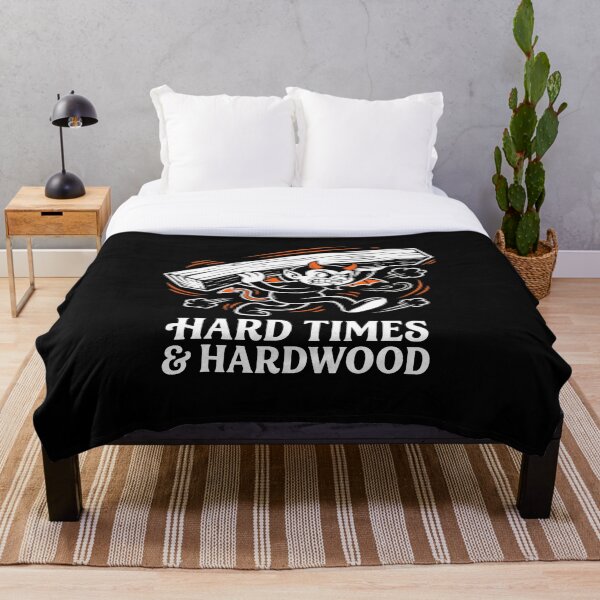 Aperçu de l'œuvre Hard Times & Hardwood Funny Carpenter Woodworker T-Shirt créée et vendue par DEADLINE DEMONS.