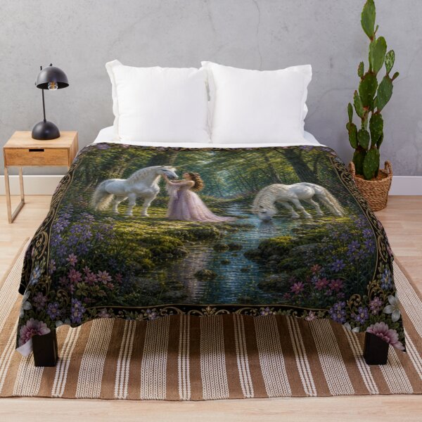 Artikelvorschau, Verspielter Waldteppich mit Mädchenmotiv, Einhörnern und floralen Bordüren entworfen und verkauft von DrewRomeoCo.