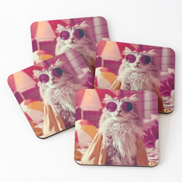 Artikelvorschau, Glamouröse, flauschige Katze mit runder Sonnenbrille und Bademantel – Retro-Poolparty entworfen und verkauft von Designed By Shannon.