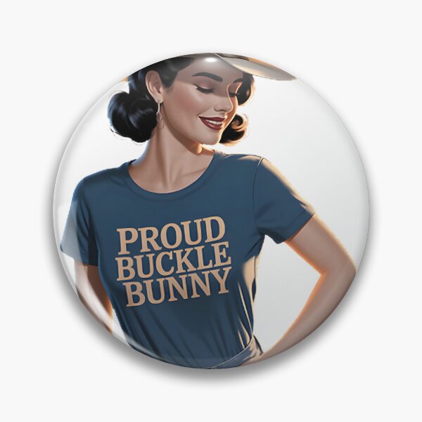 Artikelvorschau, Stolzes Buckle Bunny Western Cowgirl Country Girl Grafikdesign entworfen und verkauft von julevysanchez.