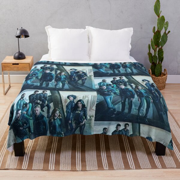 Item preview, Cazadores de Sombras, edición de grupo designed and sold by simpleswift.