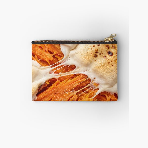 Artikelvorschau, Süßkartoffel unter einem Rand aus gerösteten Marshmallows entworfen und verkauft von ASSEMBLE WONDER.