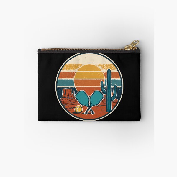 Artikelvorschau, Pickleball Desert Sunset Retro Cactus Badge entworfen und verkauft von Stupid Shirts.