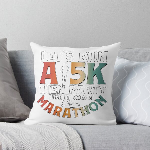 Artikelvorschau, Lasst uns einen 5-km-Lauf machen und dann feiern – Laufshirt entworfen und verkauft von PrintWaveMagic.