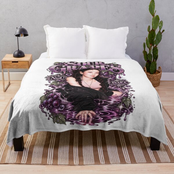 Artikelvorschau, NiziU Ayaka Sour Grapes Lush Design entworfen und verkauft von Valereekmerch.