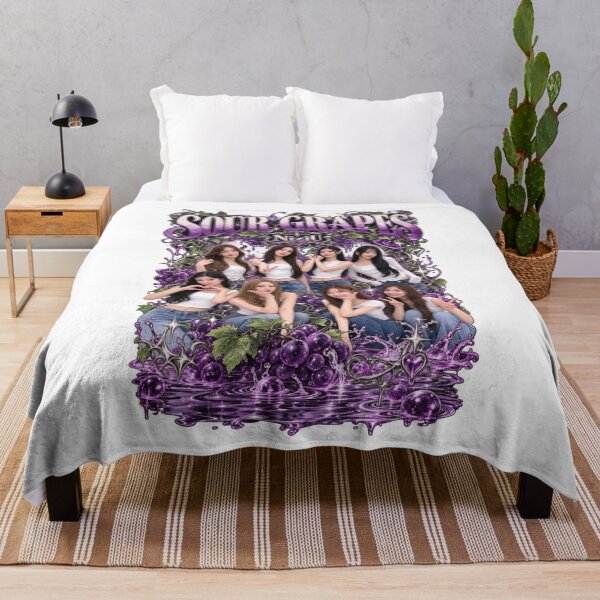 Artikelvorschau, NiziU Sour Grapes Grove Gruppenposter entworfen und verkauft von Valereekmerch.