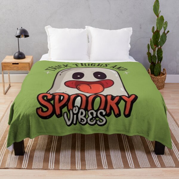 Artikelvorschau, Dicke Schenkel und gruselige Ausstrahlung | Niedlicher Halloween-Geist entworfen und verkauft von Kyilestore.