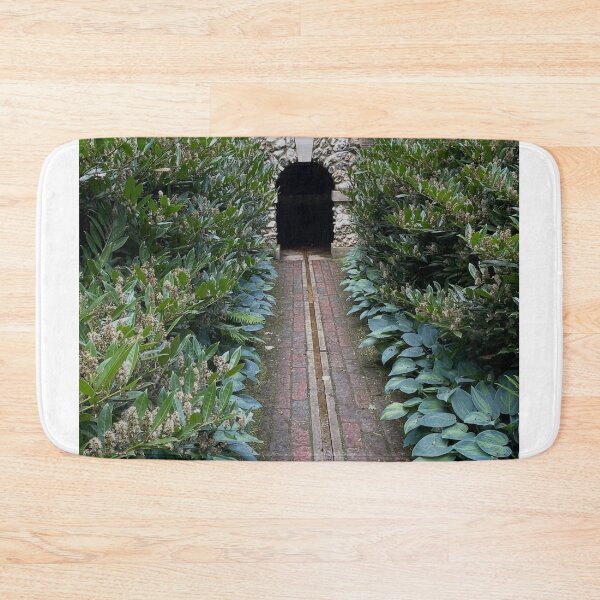 Item preview, El halcón de Love Cooper comienza con perros designed and sold by Laibexplorphoto.