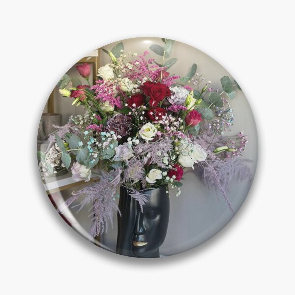 Artikelvorschau, Surrealistisches Blumenarrangement in einer Vase mit schwarzem Gesicht entworfen und verkauft von Ingr1d-M3deea.