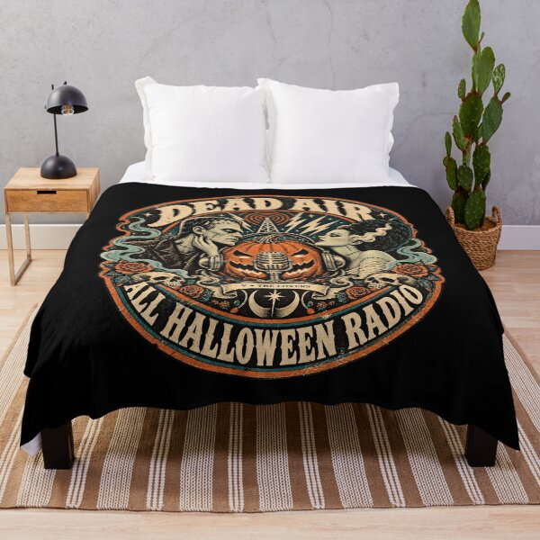 Artikelvorschau, Dead Air All Halloween Radio Station Pumpkin Mic Artwork entworfen und verkauft von adiencarteras.