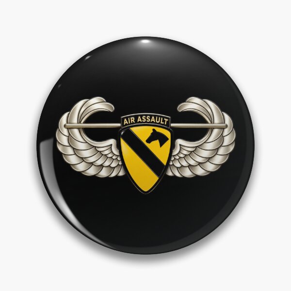 Artikelvorschau, 1. Kavalleriedivision mit Luftlande-Abzeichen auf dem Fallschirmjägerabzeichen (ohne Text) – 3D – Transparent entworfen und verkauft von Military Insignia Products.