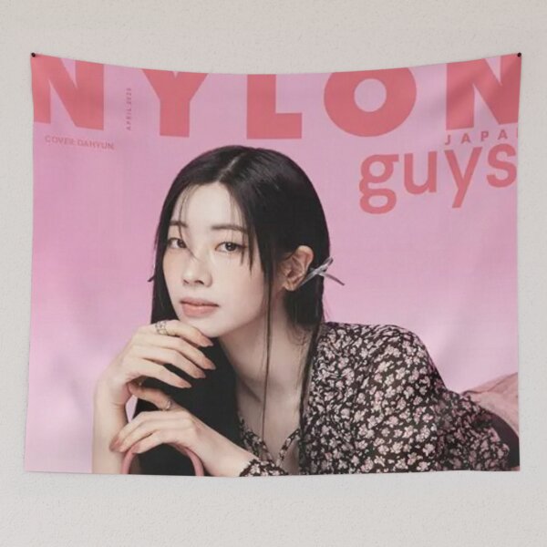 Aperçu de l'œuvre Nylon Guys Japan Magazine Cover Mode Musique T-shirt vintage personnalisé original de groupe de musique Poster unique Art mural créée et vendue par Cool Robot Bro..