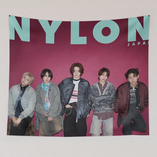Aperçu de l'œuvre Nylon Guys Japan Magazine Cover Mode Musique T-shirt vintage personnalisé original de groupe de musique Poster unique Art mural créée et vendue par Cool Robot Bro..