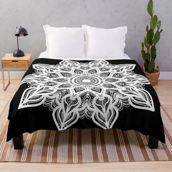 Artikelvorschau, Halbkreisförmiges Mandala mit weißem, spitz zulaufendem Blatt entworfen und verkauft von radhakidesign.