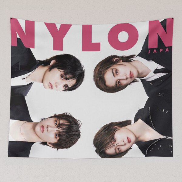 Aperçu de l'œuvre Nylon Guys Japan Magazine Cover Mode Musique T-shirt vintage personnalisé original de groupe de musique Poster unique Art mural créée et vendue par Cool Robot Bro..