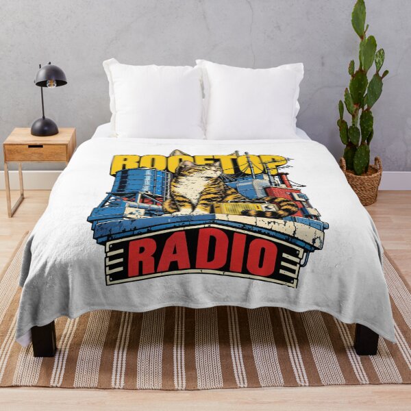 Aperçu de l'œuvre Chat tigré rétro avec radio vintage créée et vendue par AliveStyle.