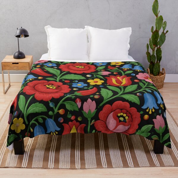Artikelvorschau, Ungarisches Kalocsa-Stickmuster mit floralen Motiven (nahtlos) | Volkskunst-Blumen auf Schwarz entworfen und verkauft von StickyGuys.