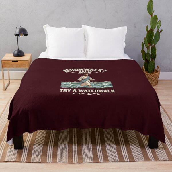 Artikelvorschau, Moonwalk? Naja. Versuch's mal mit einem Wasserlauf – Lustiges Jesus-T-Shirt & Grafikdesign entworfen und verkauft von FrozenFits.