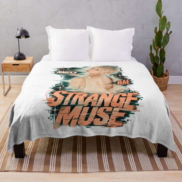 Artikelvorschau, Edgy NMIXX Bae Strange Muse Glitch Frame | Geschenk für NSWER entworfen und verkauft von Valereekmerch.