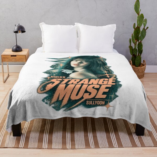 Artikelvorschau, NMIXX Sullyoon Strange Muse Distortion Art | Kpop Ästhetik entworfen und verkauft von Valereekmerch.