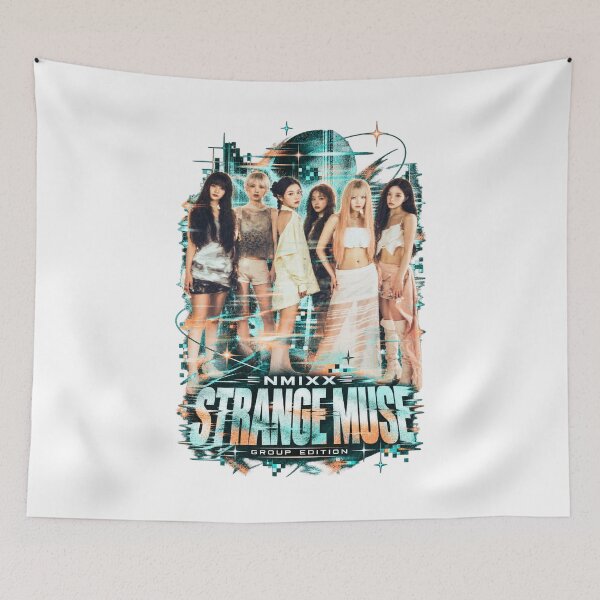 Artikelvorschau, NMIXX Strange Muse Digital Noise Konzept | Ästhetischer K-Pop entworfen und verkauft von Valereekmerch.