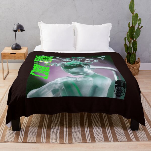 Aperçu de l'œuvre Être synthétique Vaporwave créée et vendue par FeatherTaleInk.