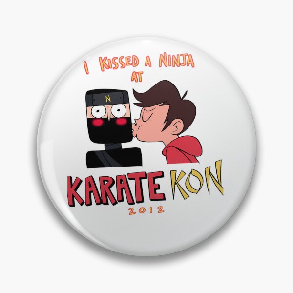 Artikelvorschau, Junge küsst Ninja-Charakterillustration entworfen und verkauft von aware-ness.