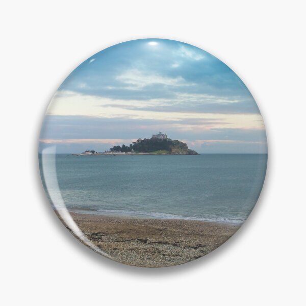 Artikelvorschau, St Michael's Mount ein Hund und eine Drohne bei Sonnenuntergang entworfen und verkauft von Terri Waters Photography & Design.