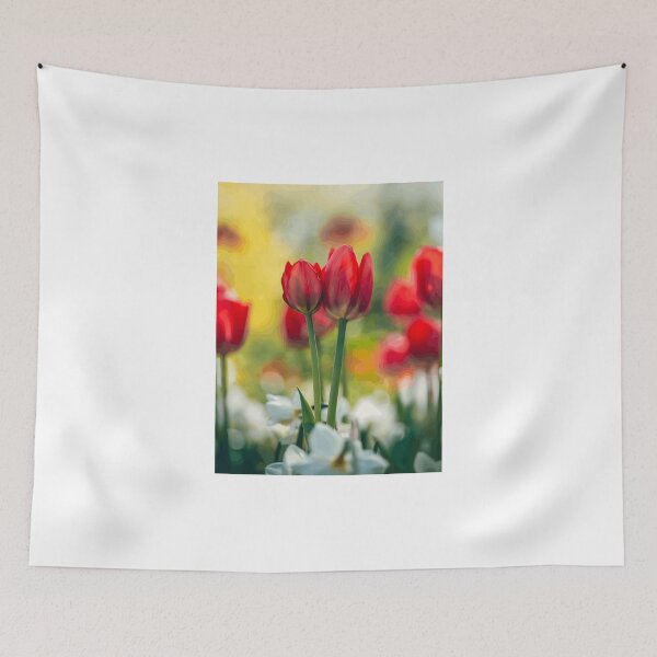 Artikelvorschau, Leuchtend rote Tulpen in voller Blüte entworfen und verkauft von Roamgrain Photos.