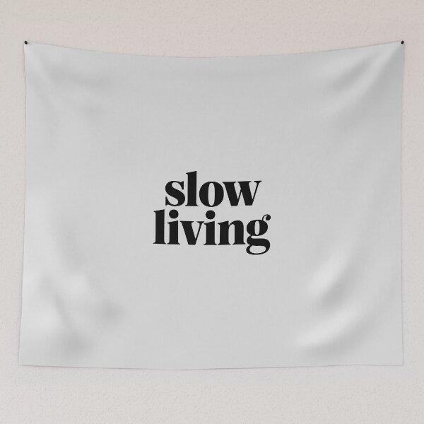 Artikelvorschau, Entschleunigtes Leben – Zitat zum minimalistischen Lebensstil entworfen und verkauft von Jollys-ArtShop.
