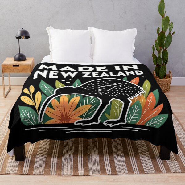 Artikelvorschau, Made in New Zealand Kiwi Bird - Colorful Native Foliage Design entworfen und verkauft von Lucid Dream Pixel.