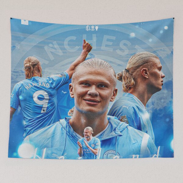 Artikelvorschau, Erling Haaland Football Club Original Custom Vintage Poster Wandkunst entworfen und verkauft von Cool Robot Bro..
